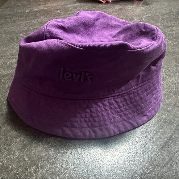 Levi’s Cloche Bucket Hat Purple Maroon Red Size Medium - Picture 6 of 9